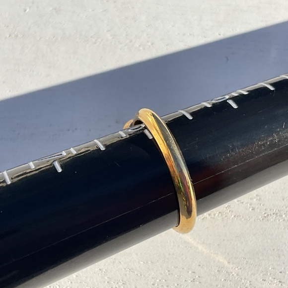 Vintage Avon Versailles Ring Faux emerald and pearls gold tone setting size 6 - Picture 4 of 9